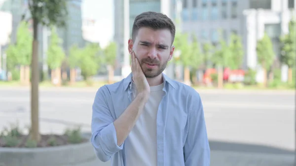 Outdoor Portrait Man Toothache — Stockfoto