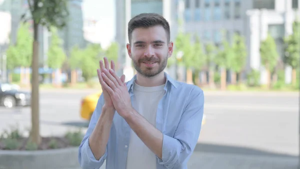 Man Clapping Appreciation Outdoor — Stockfoto