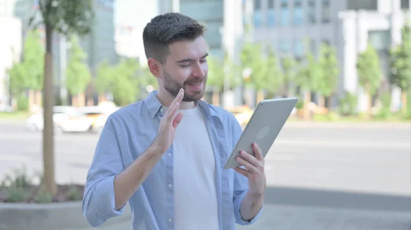 Video Call Tablet Man Standing Outdoor — Stock fotografie
