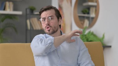 Videodaki Genç Sakallı Adam 'ın Portresi