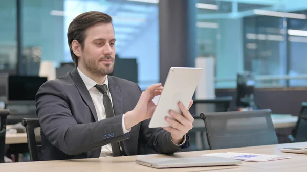 Young Businessman Browsing Internet Tablet While Sitting Office — Foto de Stock