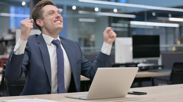 Young Businessman Celebrating Success While Using Laptop Office — Stock Photo, Image