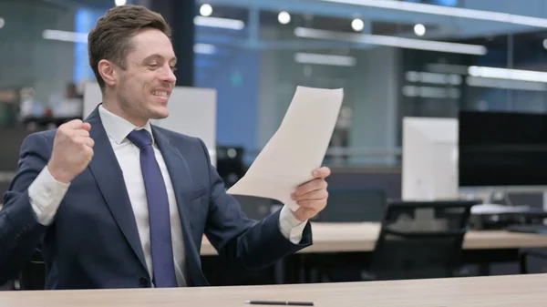 Young Businessman Upset While Reading Documents Office — Stock Photo, Image