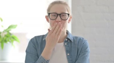 Uçan Öpücük: Loving Beautiful Woman In Salonu