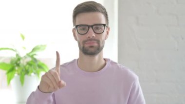 Reddetmekte olan Genç Yetişkin Adam 'ın Portresi 