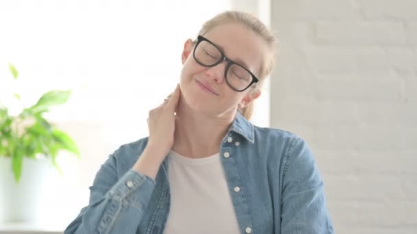 Portrait Tired Beautiful Woman Neck Pain Indoor — Stok Video