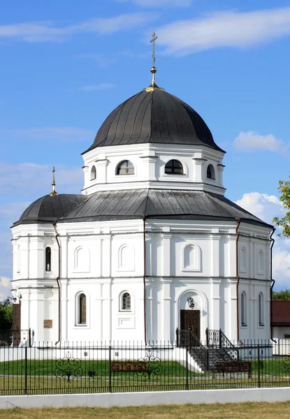 Bela igreja aldeia russa — Fotografia de Stock