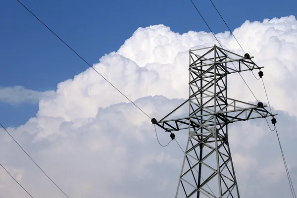 High-voltage power transmission tower — Stock Photo, Image