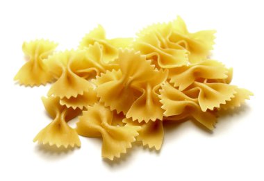 Beyaz arka planda İtalyan makarnası