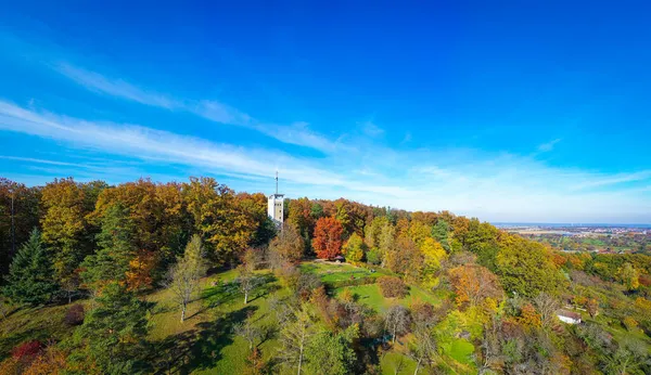 Живописный Вид Башню Уйберга Рядом Стеллажами Германии — стоковое фото