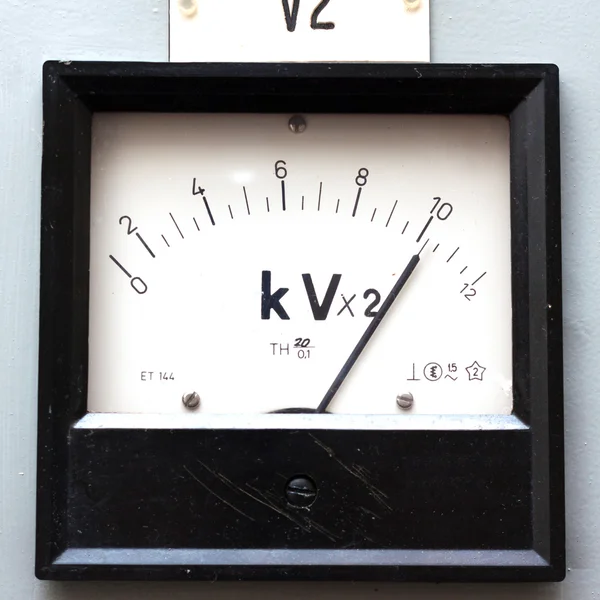 Calibre de voltímetro de estilo antigo — Fotografia de Stock