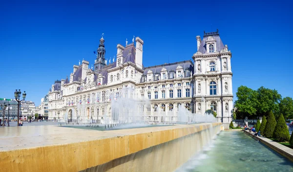 Panoramik fotoğraf Paris belediye binası (Hotel de ville) ile fountai