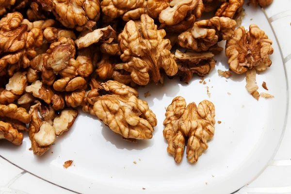 yatay bir plaka ham wallnuts vurdu