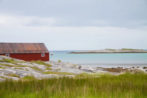 Una casa en la costa en el norte de Noruega —  Fotos de Stock