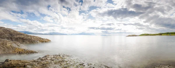 Panoramic long exposure shot of the sea in Norway — Stock Photo, Image