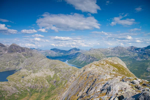 Widok ze szczytu w północnej Norwegii — Zdjęcie stockowe