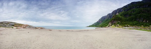 Plaj Kuzey Norveç'te Mjelle