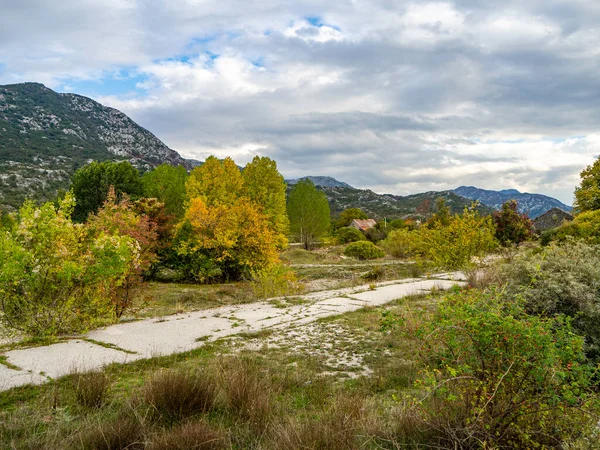 Drogi Czarnogórze Położone Malowniczych Miejscach Pośród Gór — Zdjęcie stockowe