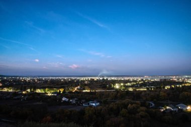 Nehrin üzerinde güzel bir gün batımı