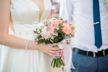 Bir buket güzel çiçek.