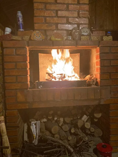 阳台上壁炉里的火 — 图库照片
