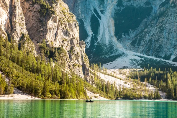 Tranquil summer Italian dolomites mountain lake — Stock Photo, Image