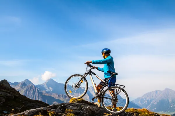 Ciclista de montaña — Foto de Stock