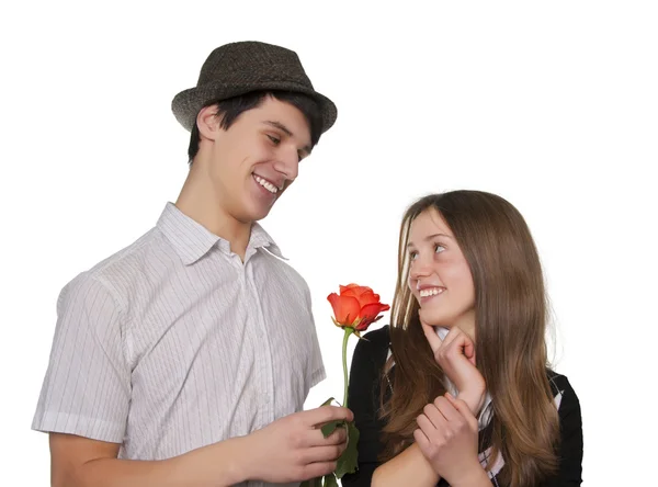 Ein paar Teenager flirten — Stockfoto