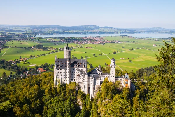 Berömda neuschwanstein slott i Tyskland — Stockfoto