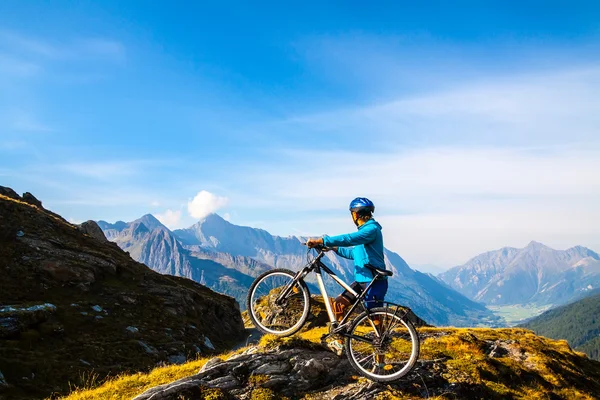 Ciclista de montaña — Foto de Stock