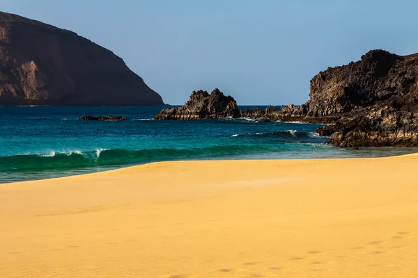 Tropiskt paradis strand för kanariefågel — Stockfoto