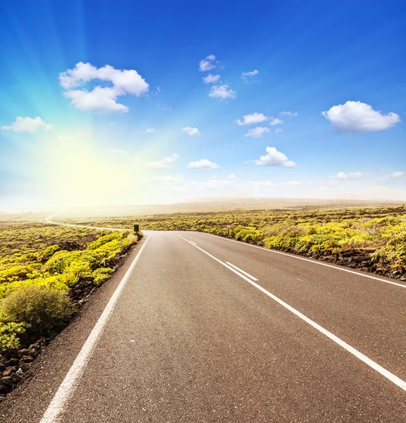 Asphalt road to the sun — Stock Photo, Image