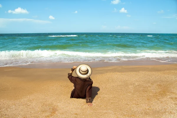 Girl on beach — Stock Photo, Image