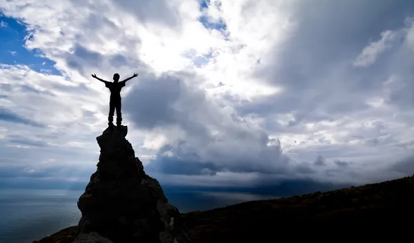 Man on the top of a rock — Stock Photo, Image