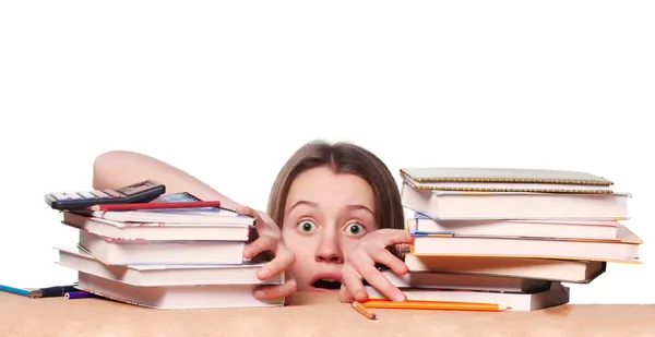 sınavlardan önce gergin üniversite öğrencisi