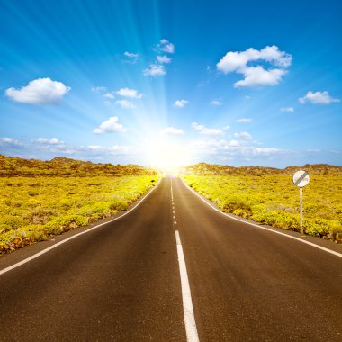 asfalt yol güneşe