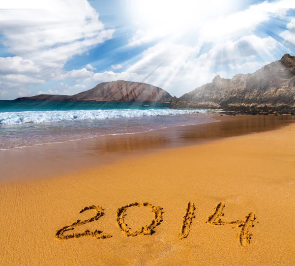 Zeichen des neuen Jahres am Strand des Meeres — Stockfoto