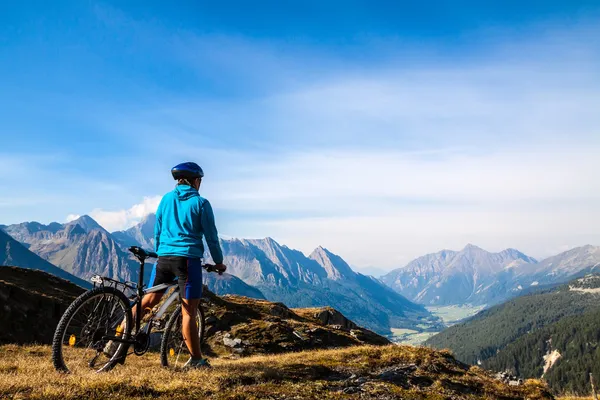 Mountain biker — Stockfoto