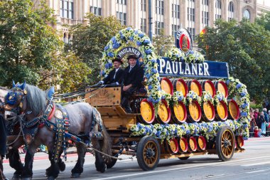 Oktoberfest ciddi alayı