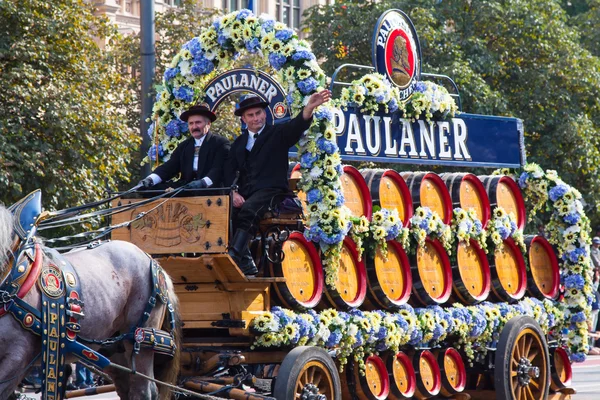 Oktoberfest högtidlig procession — Stockfoto