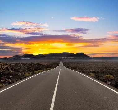 yol boyunca günbatımı