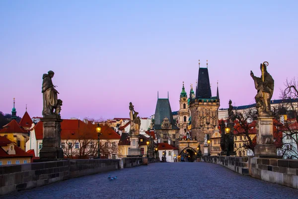 Prager Karlsbrücke am Morgen — Stockfoto