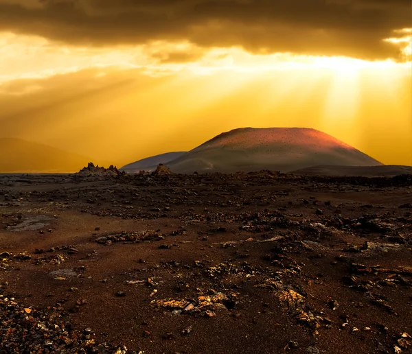 Zonsondergang over vulkaan — Stockfoto