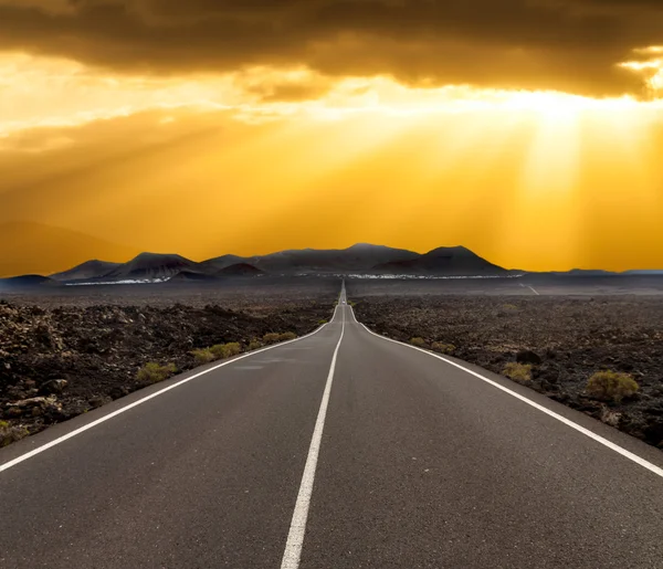 Sonnenuntergang über der Straße — Stockfoto