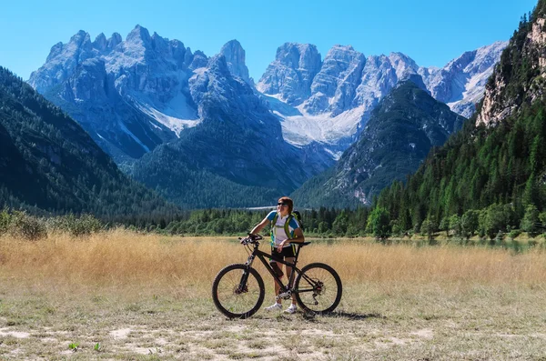 Mountainbike-åkaren — Stockfoto