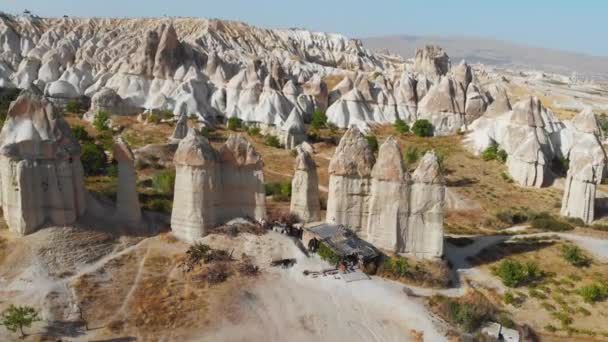 Cappadocië luchtfoto drone uitzicht op Love Valley Goreme Turkije — Stockvideo