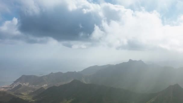 Αγροτικό Πάρκο Anaga, Τενερίφη Ισπανία. Σύννεφα Εναέρια timelapse — Αρχείο Βίντεο
