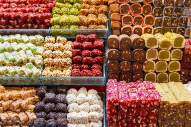 Geleneksel Türk tatlıları Grand Bazaar 'da. İstanbul