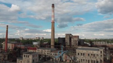 Endüstriyel bölgenin hava aracı görüntüsü. Çok eski bir kokain fırını kömür işleme tesisi.