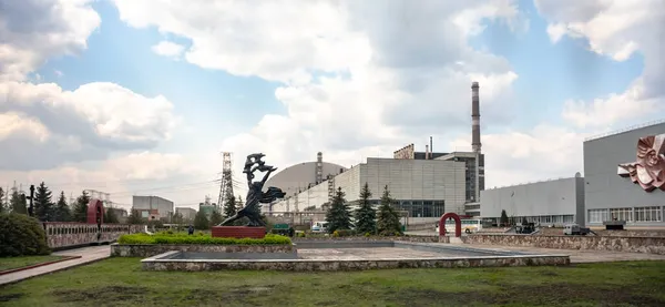 Четвертий блок Чорнобильської АЕС з новим прихистком — стокове фото